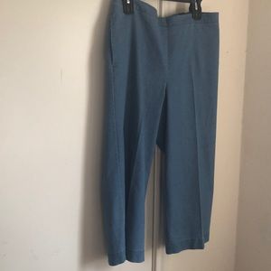 🆕 NWT Denim ankle crop capris . Never worn.
